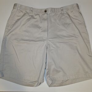 L.L. Bean Cream Tan Bermudas Relaxed Fit